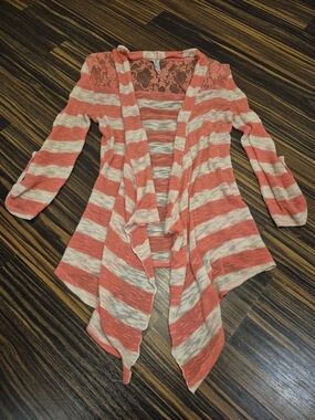 Discreet Coral and Cream Striped Lace-Back Open-Front Cardigan